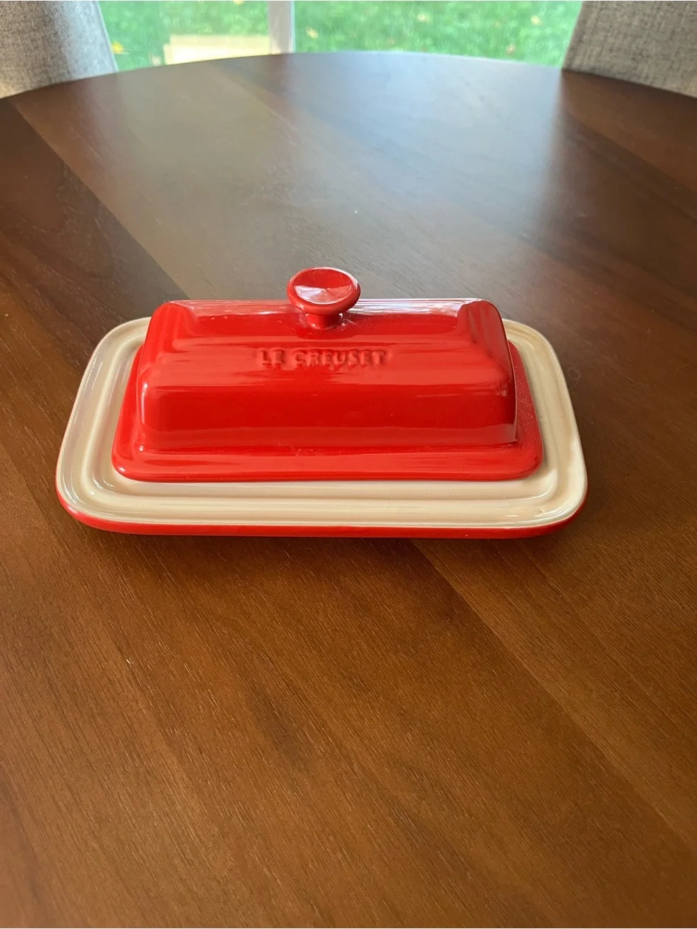 Le Creuset heritage  Cerise red Stonewear butter dish 17-26